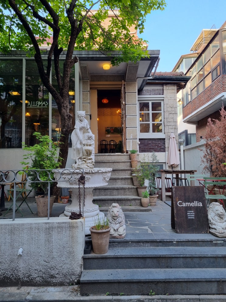  홍대 브런치 | 유럽 감성이 가득한, 카멜리아연남