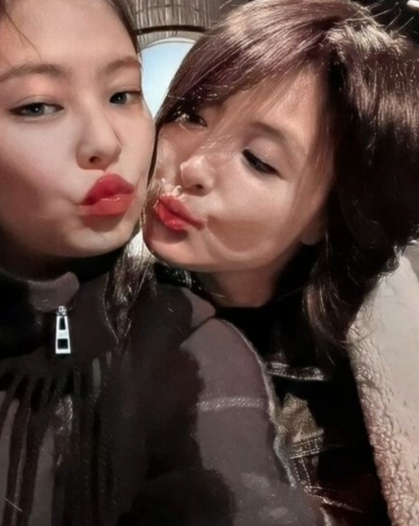  블랙핑크 제니 아빠 금수저 병원장 사칭 루머 엄마 이혼설 아버지 샤넬 가족 직업 유퀴즈 정보 총정리