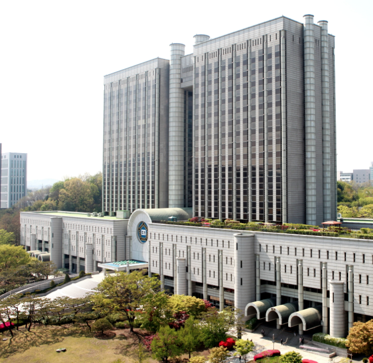 김주옥 판사, <b>조희대</b> 대법원장 <b>사퇴 촉구</b>. 사법부 독립성 논란... 