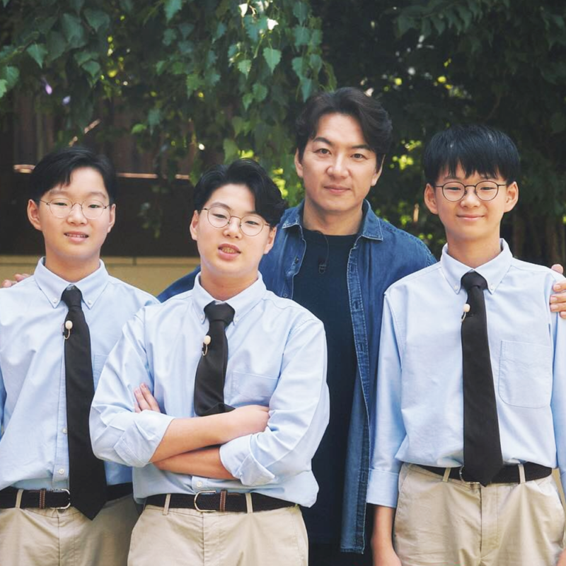 벌써 사춘기 왔다는 송일국 아들 대한 민국 만세. jpg