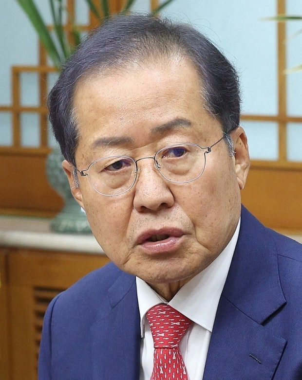 모래시계 검사부터 당대표 대선 주자 이후 정계은퇴까지 홍준표 프로필 일대기