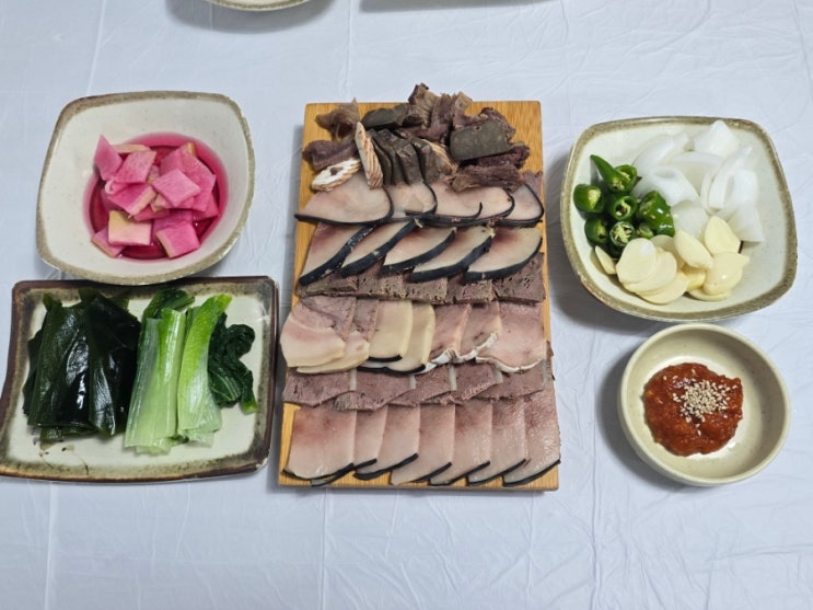 포항고래고기 전문점 『 밍크고래와참다랑어 』 고래수육 후기 포항고래고기 전문점 『 밍크고래와참다랑어 』 고래수육 후기