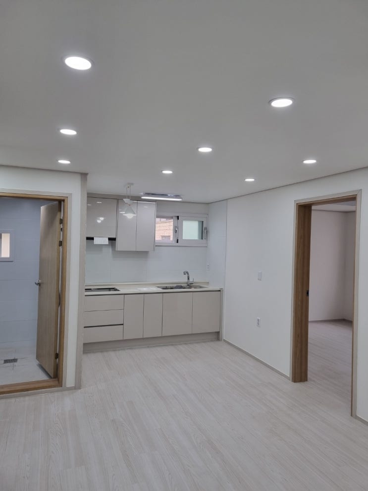  진주 2층 주택 주방 거실 방 화장실 식탁 드레스룸 LED 조명, 현관 보일러실 그리고 외부 센스조명 환풍기 설치 ( 교체 ), 옥상에 CCTV 설치