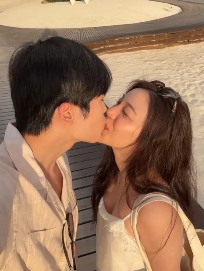 <b>에일리</b>, 남편 <b>최시훈</b> 루머 못 참아.. “<b>악플</b>러 <b>법적 대응</b>”