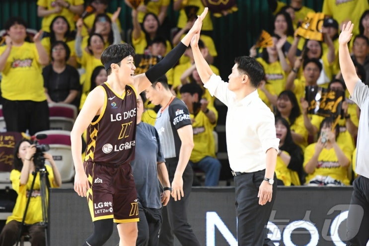  2024-25 KBL 프로농구 챔피언 결정전 LG 첫 우승의 9부 능선을 넘었다. tvN의 무성의 중계방송 너무하네요..