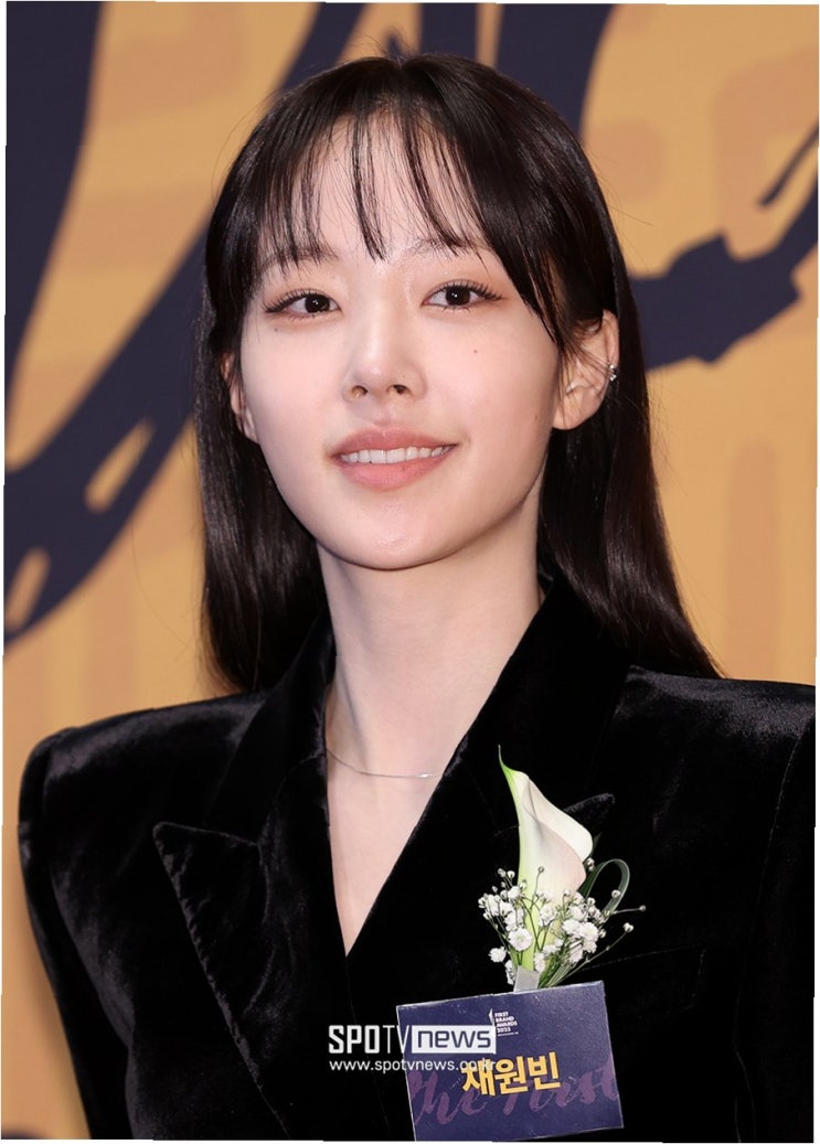 <b>채원빈</b>, 백상예술대상 신인상 수상 후 <b>시구</b>로 새로운 도전