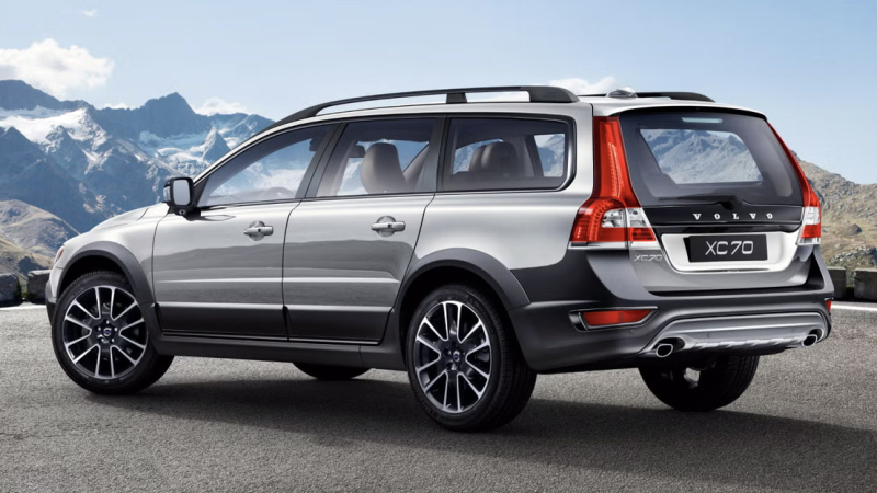 볼보 XC70 측후면 디자인