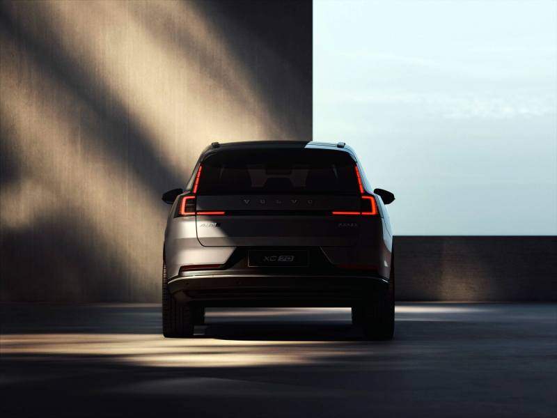 볼보 XC70 후면 디자인