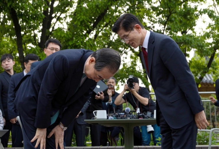 도긴개긴 <b>김문수</b>-한덕수, 도토리 키재기 단일화 갈등 하나마나!