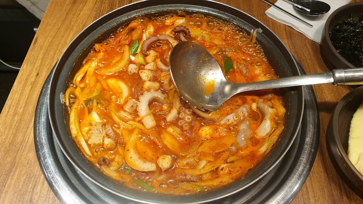  매콤한 낙지의 매력, 홍대 용호낙지에서 불맛 제대로 느끼고 왔습니다!