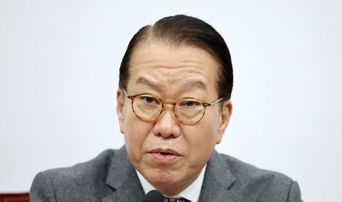대선 코앞, 김문수 vs 한덕수 단일화 <b>갈등</b> 속 <b>권영세</b>와 권성동은... 