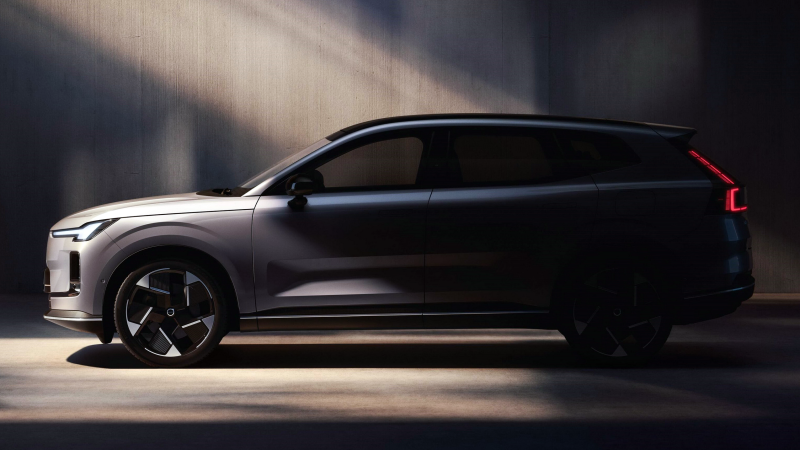 볼보 XC70 측면 디자인
