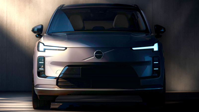 볼보 XC70 전면 디자인