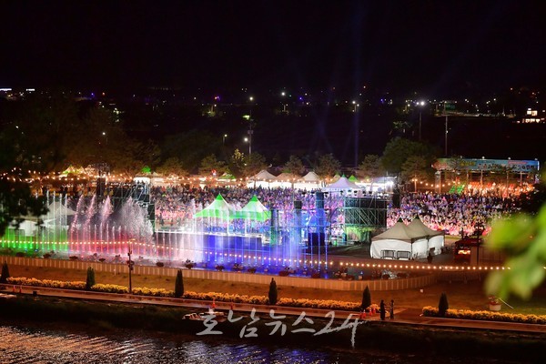  “일상 속 행복 충전” 제24회 장성 황룡강 길동무 꽃길축제 9일 ‘전야제’