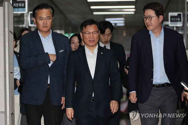  협상 데드라인 지나자…국힘, 밤새 후보교체 절차 속전속결 진행