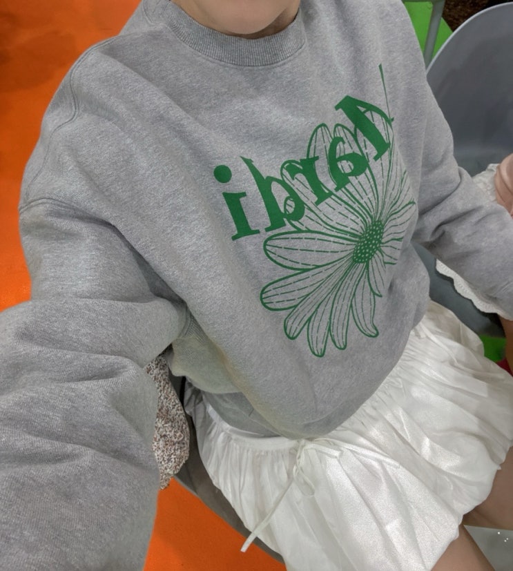  사랑스러움 한 스푼, 오늘의 OOTD 벌룬스커트 코디 공유해요