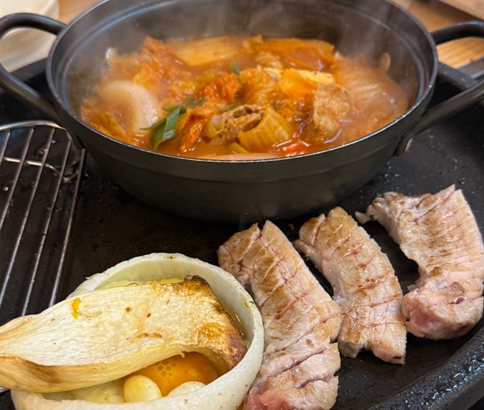  [전포동]레트로 느낌 뿜뿜한 서면 김치찌개 맛집 '소쿠리'