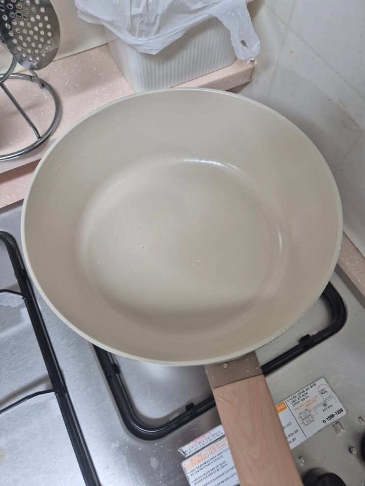 신혼부부 인덕션 예쁜후라이팬 델라고 베로 스톤크림 24cm 웍팬 가벼운후라이팬 신혼부부 인덕션 예쁜후라이팬 델라고 베로 스톤크림 24cm 웍팬 가벼운후라이팬