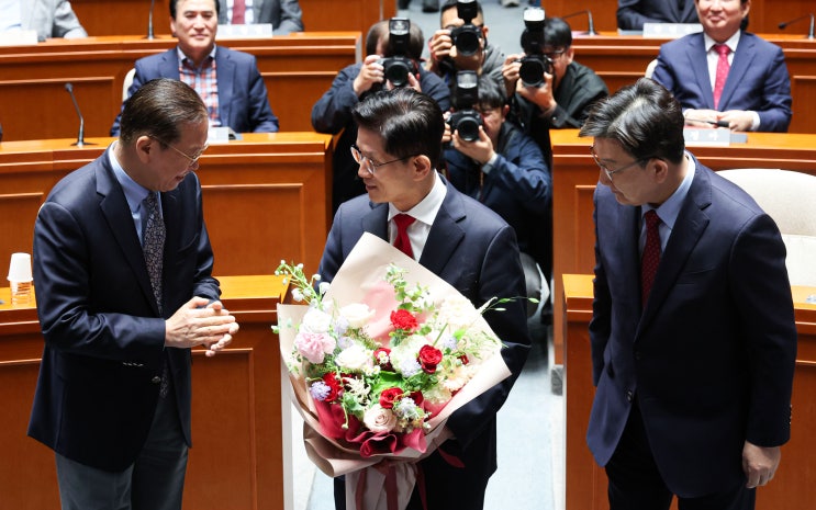 <b>권성동 원내</b>지도부, 후보 교체 사태 책임지고 동반 <b>사퇴</b>해야”