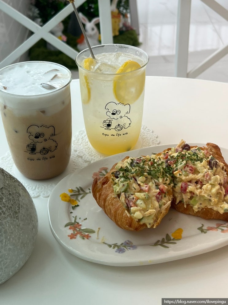  재료 듬뿍 수제 샌드위치 맛있는 인천 삼산동 카페 위주