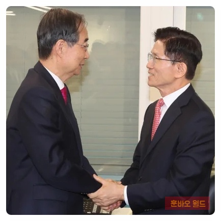 <b>김문수</b>, <b>한덕수</b>에 “사부님으로 모시겠다”…<b>선대위원장</b> 제안!... 