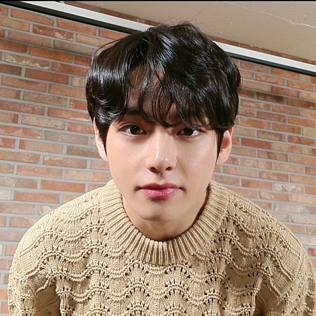 News image: A Sweet Weverse Surprise: Taehyung’s Weekend Check-In