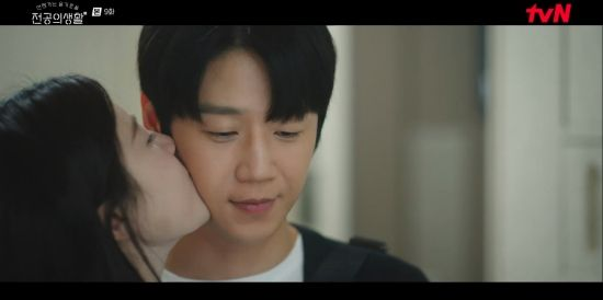 '언슬전' 정준원고윤정, 비밀 연애 시작부터 첫 포옹+첫 키스 [전일야화]