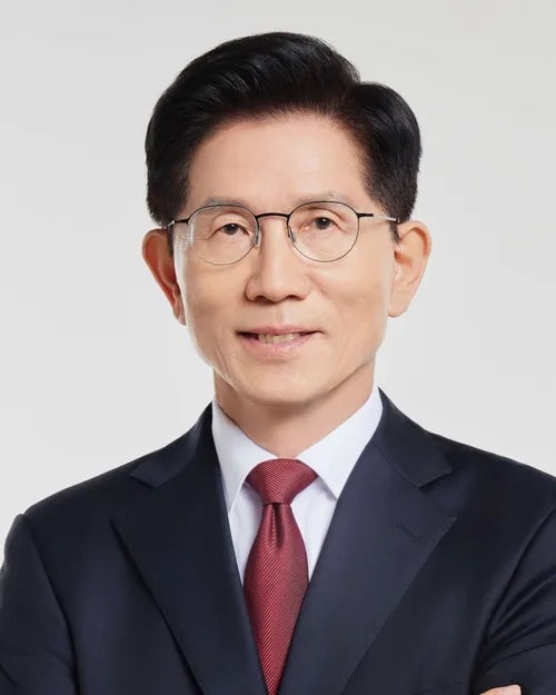 "김문수 대선 후보 프로필 : 학력, 고향, 지역구, 이력, 발언, 대선공약, 관련주식 추천까지"