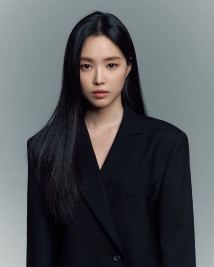 <b>손나은</b>, <b>제이와이드컴퍼니</b>와 전속계약…배우로서 새로운 도약... 