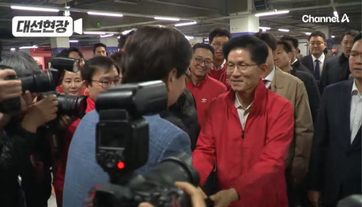 <b>김문수</b> “<b>계엄</b>으로 고통 겪는... 진심으로 죄송”...첫 공식 <b>사과</b>