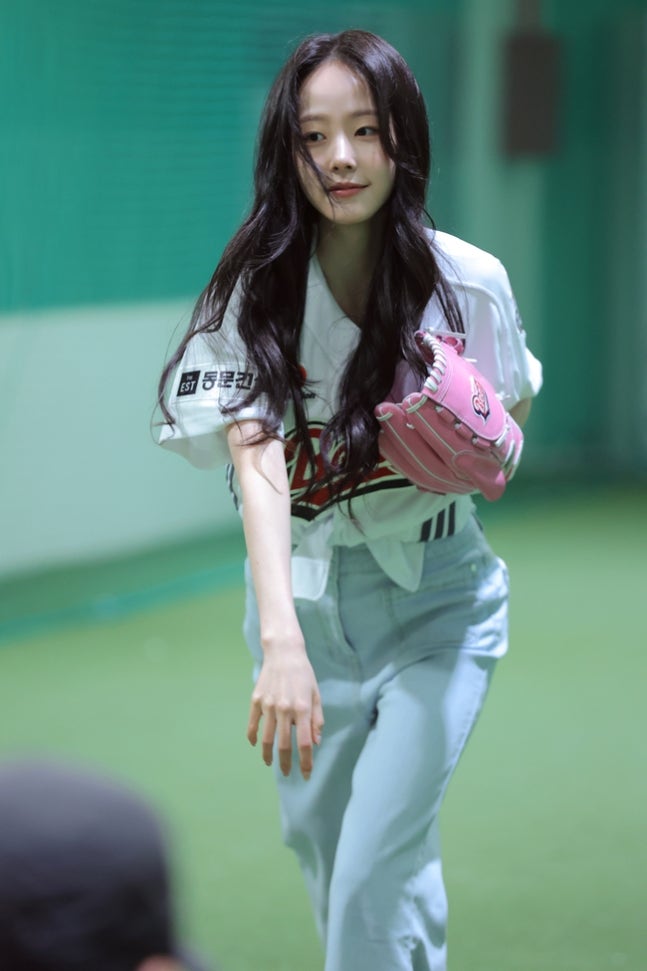 女 신인상 휩쓴 채원빈, 시구 반응도 폭발