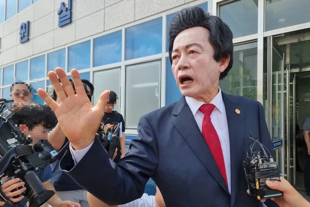 <b>허경영</b>, 경찰 <b>구속영장 신청</b>… 사기·성범죄 혐의로 <b>구속</b> 위기