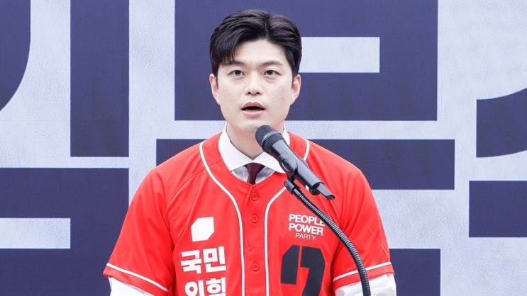 국민의힘 비대위원장 "비상<b>계엄</b> 잘못된 행동에 대해 <b>사과</b>"