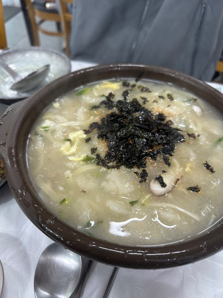  속초 현지인이 강력추천하는 옹심이 맛집 <감나무집옹심이>(감자옹심이)