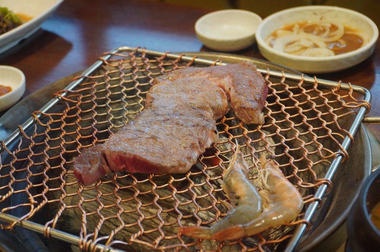  아늑한 분위기에서 즐기는 최고의 구리소갈비, 마장동한우촌