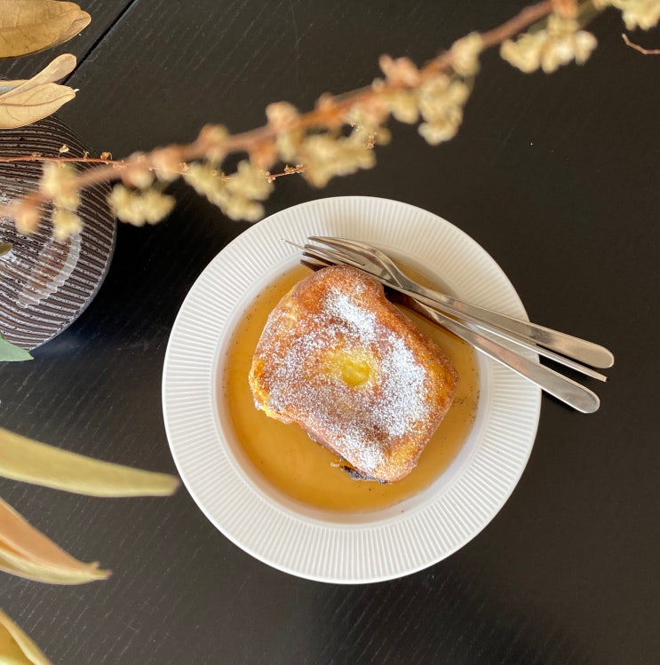  서울 연남동 카페 하우스키루 연남 2호점 강아지 키루의 다정한 신상 카페 프렌치토스트 맛집