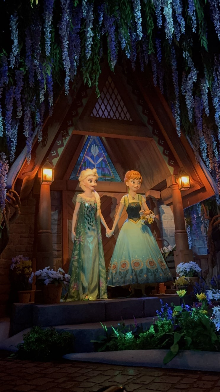  ️ 홍콩 디즈니랜드 'World of Frozen' 리뷰: 아렌델 왕국으로의 마법 같은 여행