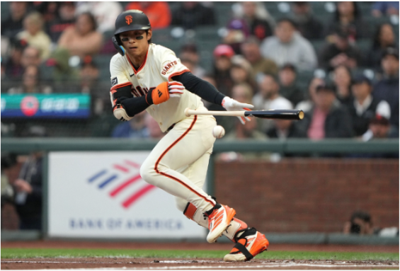 "4번 타자 <b>이정후</b>의 매직!" MLB... <b>켈리</b>와의 화끈한 <b>맞대결</b>... 