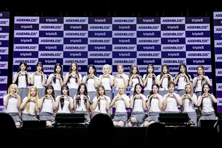 <b>트리플에스 컴백</b> 쇼케이스 립싱크에 빡친 음악평론가의 비판
