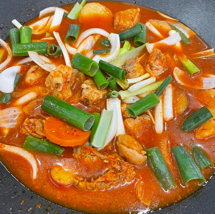  32 맛집 | 부천 솥뚜껑에 끓여주는 칼칼한 닭볶음탕 내돈내산 후기