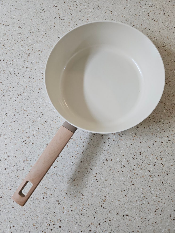  [델라고 베로 스톤크림 인덕션 IH 세라믹 웍팬] 요리하기 편하고 좋은 가벼운후라이팬