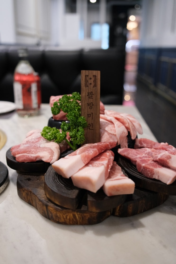  돼지 특수부위 꼬들살 맛집 팔화당은 단체회식하기 좋은 룸식당이라 선릉역 고기집으로 추천해요