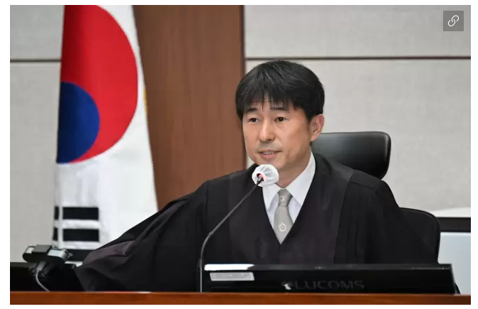 민주 "'尹구속취소' <b>지귀연</b>, 고급 룸살롱 접대 받아...제보 사진... 