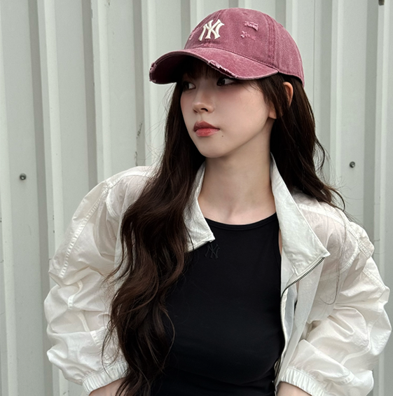  MLB 여신 스포티룩 카리나 패션 아이템 어떤거?