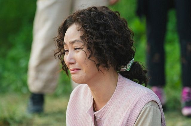 <b>김성령</b>, 뽀글머리 변신… 다 내려놨다 (‘<b>금주를 부탁해</b>’)