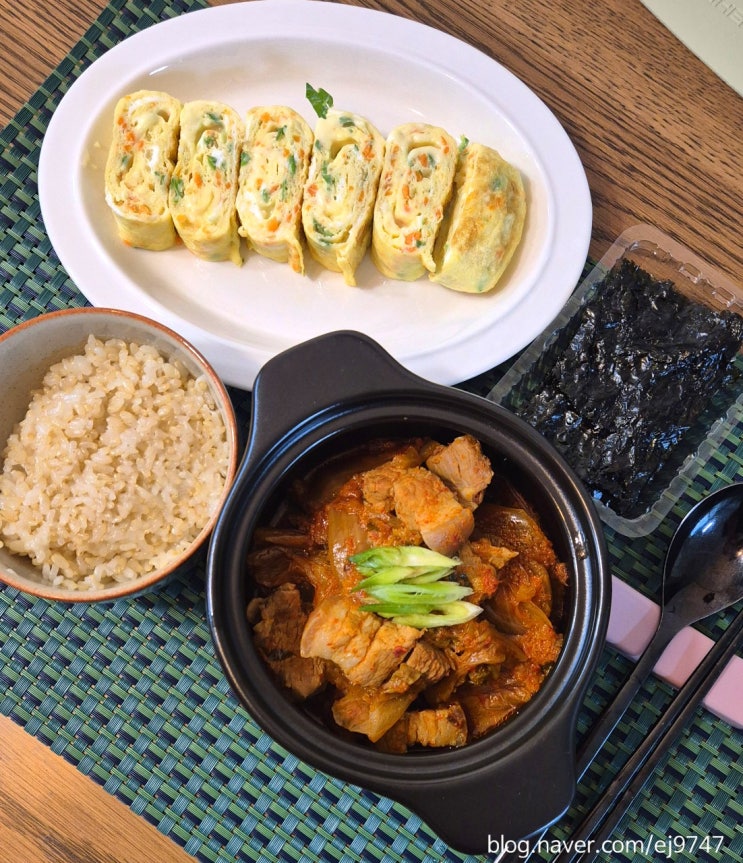  김치찌개백반 치즈계란말이
