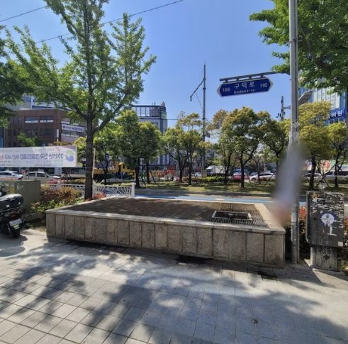 부산서, <b>이재명</b> 선거<b>현수막</b> 찢고 <b>훼손</b>한  50대 선거범죄로 검거