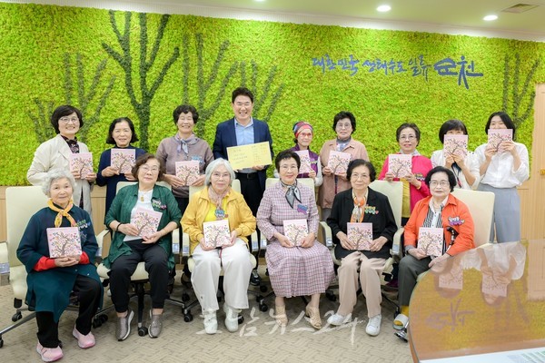 6년 만에 돌아온 순천소녀시대 할머니들의 가슴 찡한 편지