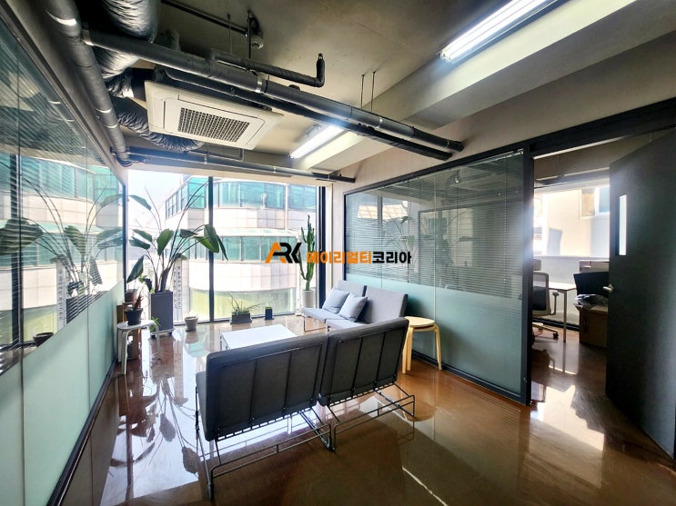  강남 신사역 노출 인테리어의 논현동 사무실 임대