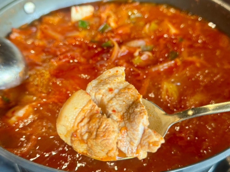  성성동맛집 점묘화 / 점심메뉴로 추천하는 생고기폭탄김치전골